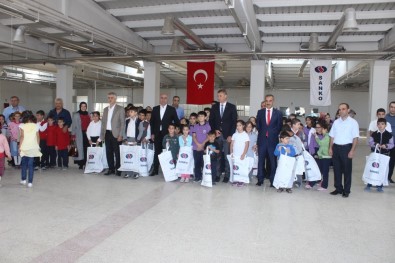 Adıyaman'da Bin Öğrenciye Kıyafet Yardımı