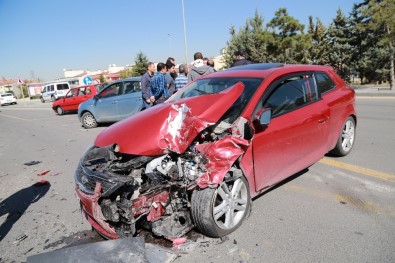 Başkent'te Aynı Noktada İki Ayrı Kaza Açıklaması 2 Yaralı