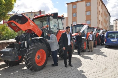Bulanık'ta 'Kubato' Traktör Bayiliği Açıldı