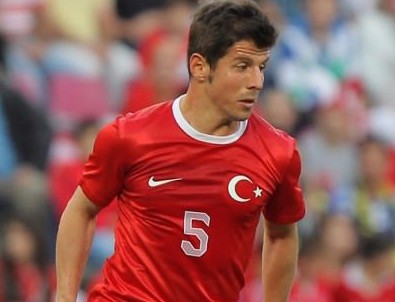 Emre Belözoğlu forma bekliyor