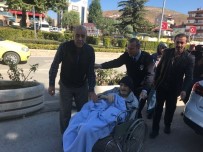 SAĞLIK RAPORU - Hasta Ve Engelli Vatandaşı 2 Saat Araçta Beklettiler İddiası