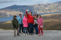 KRATER GÖLÜ - Köy Okulu Öğrencileri İlk Defa Nemrut Krater Gölü'nü Gezdi