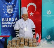 BUDAPEŞTE - Macaristan'da, Aziz İstvan Katedrali Meydanı'nda Yüzlerce Tabak Aşure Dağıtıldı