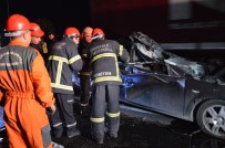 Otomobil Işıkta Duran Kamyona Çarptı Açıklaması 2 Ölü Haberi