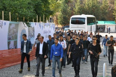 Polis Okulu Öğrencilerinden Şeyh Edebali Türbesi Ve Osmanlı Padişahları Tarih Şeridini'ne Ziyaret