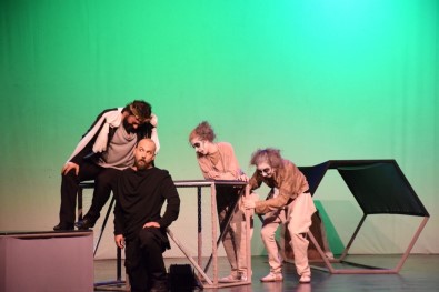 Tiyatro Anadolu ''Kundakçı'' İle Perde Açtı