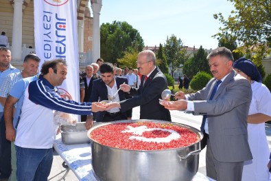 Altıeylül Belediyesi'nden 5 Bin Kişiye Aşure