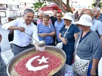 KAZIM ÖZALP - Muratpaşa Belediyesi Aşure Dağıttı