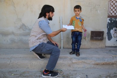 Suriyeli Yetim Çocuklara Yardımlar Sürüyor