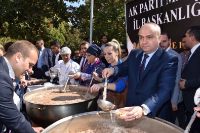 AK Parti Manisa İl Başkanlığından 2 Bin 500 Kişilik Aşure İkramı