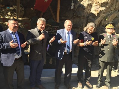 CHP Lideri Kılıçdaroğlu'nun Konvoyunda Şehit Düşen Askerin Anısına Çeşme Yaptırdılar