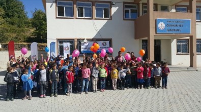 Hakkarili Çocuklar Ve Gençler 'Mobil Gençlik Merkezi' İle Eğlendi