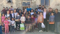 OKUL ÇANTASI - Hayırsever Aileden 800 Öğrenciye Kıyafet Ve Kırtasiye Desteği