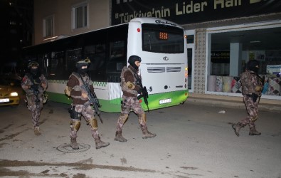 Bursa'da Terör Uygulaması, 3 Kişi Gözaltına Alındı