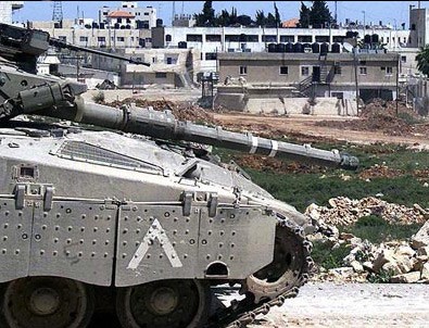 İsrail Tankları Gazze'yi vurdu