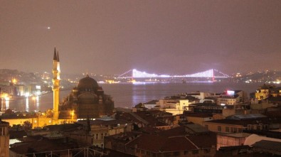 İstanbullular Pazar Sabahına Yağmurla Uyandı