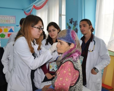 Tıp Öğrencilerinden Köyde Sağlık Taraması