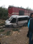 BALPıNAR - Minibüs Trene Çarptı Açıklaması 1 Yaralı
