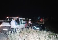 YOLCU TRENİ - Tren Otomobile Çarptı Açıklaması 3 Ölü, 3 Yaralı