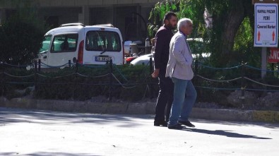 CHP Kuşadası İlçe Başkan Yardımcısı'nın Kızının Telefonunda Bylock Çıktı