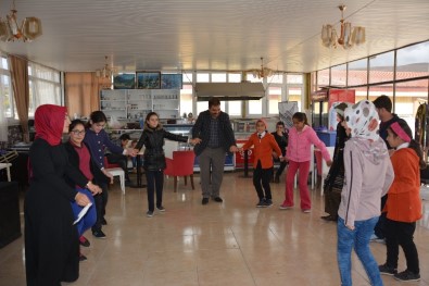 Erzincan Gönüllü Gençler Derneği Tercanlı Çocukların Kışlık İhtiyaçlarını Karşıladı