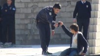 ŞELALE - Polis, İntiharın Eşiğinden Son Anda Aldı