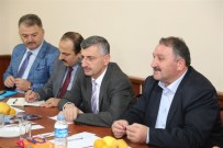 ERDOĞAN BEKTAŞ - Vali Bektaş, Rize Yaz Meyve Sebze Toptancı Hali Esnafıyla Bir Araya Gelerek Talep Ve Beklentilerini Dinledi