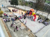 VEZIRHAN - Vezirhan'da İlkokul Bahçesine Çocuk Oyun Parkı Kuruldu