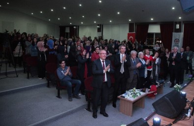 Yahya Kemal Beyatlı şiirlerle anıldı