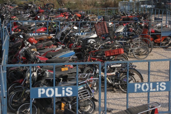 Adana'da 'bombalı motosiklet' alarmı