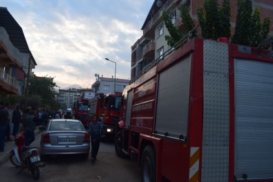 4 Katlı Binada Çıkan Yangın Korkuttu