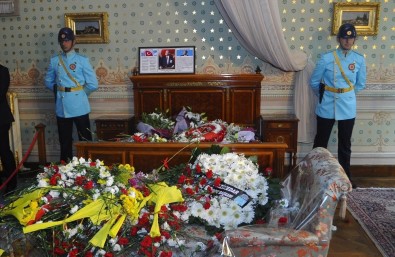 85 Yaşındaki Emine Teyze De Dolmabahçe Sarayı'na Koştu