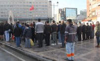 TEMİZLİK GÖREVLİSİ - Adana'da Saat Dokuzu Beş Geçe Hayat Durdu