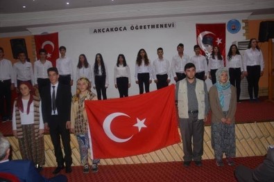 Akçakoca'da 10 Kasım Etkinliklerinde Öğrenciler Göz Doldurdu