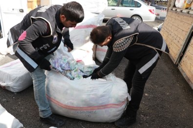 Aksaray'da Bebek Bezleri Arasında Kaçak Sigara Sevkiyatı