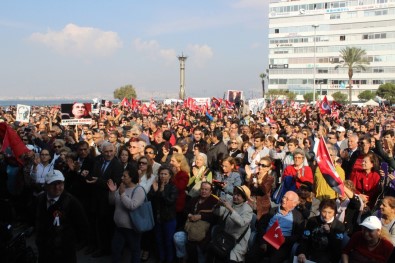 İzmir'de Binler 'Ata'ya Saygı Yürüyüşü'Nde