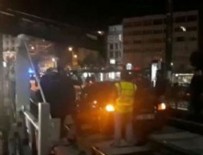 Karaköy'de araç tramvay durağına girdi! Tranvay seferleri durdu