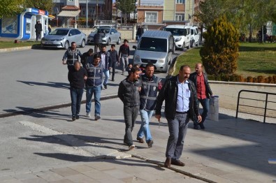 Karaman'da Evlerden Yaklaşık 450 Bin Lira Para Ve Ziynet Eşyası Çalan 3 Kişi Tutuklandı