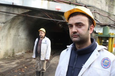 Maden İşçileri Atatürk'ü Andı