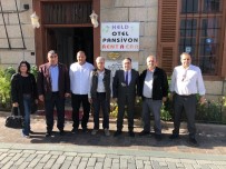 MUSTAFA AKSOY - MHP'li Başkan Aksoy, Tarihi Kaleiçi Esnafıyla Buluştu