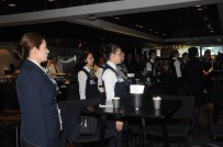 KABİN MEMURLARI - Pilotlar Ve Hosteslerden Ata'ya Saygı Duruşu