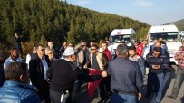 SERVİS ŞOFÖRÜ - Servis Şoförleri Manisa-İzmir Yolunu Trafiğe Kapattı