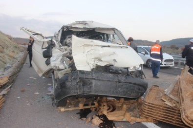 Tavşanlı'da Trafik Kazası Açıklaması 3 Yaralı