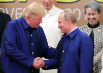 Trump Ve Putin Vietnam'da Tokalaştı