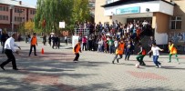 TUNCAY SONEL - Vali Sonel, Ceketini Çıkardı Çocuklarla Futbol Oynadı