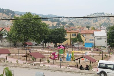Akçaalan Köyü Parkı, Eskigediz Belediyesi Tarafından Yenilendi