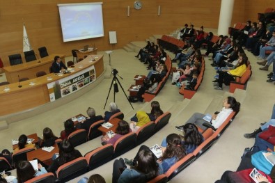 Akhisar'da Yazarlık Okulu Açıldı