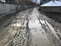 KALDIRIMLAR - Hakkari'de Mahalle Yolları Çamurdan Geçilmiyor