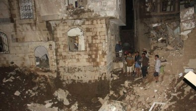 Suudi Uçakları, Sana'da Savunma Bakanlığını Bombaladı