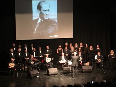 Ulu Önder Atatürk,  Sevdiği Şarkıların Seslendirildiği Müzik Dinletisiyle Anıldı